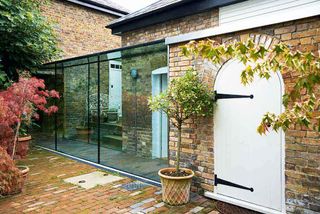 Glazed link in cottage extension