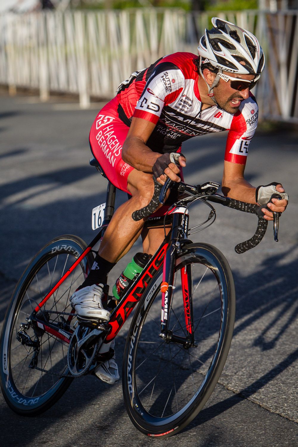 Sebastian Haedo (Jamis) moves to the front of the field.