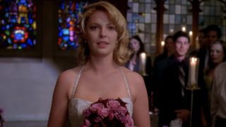 Katherine Heigl's Izzie walking down the aisle.