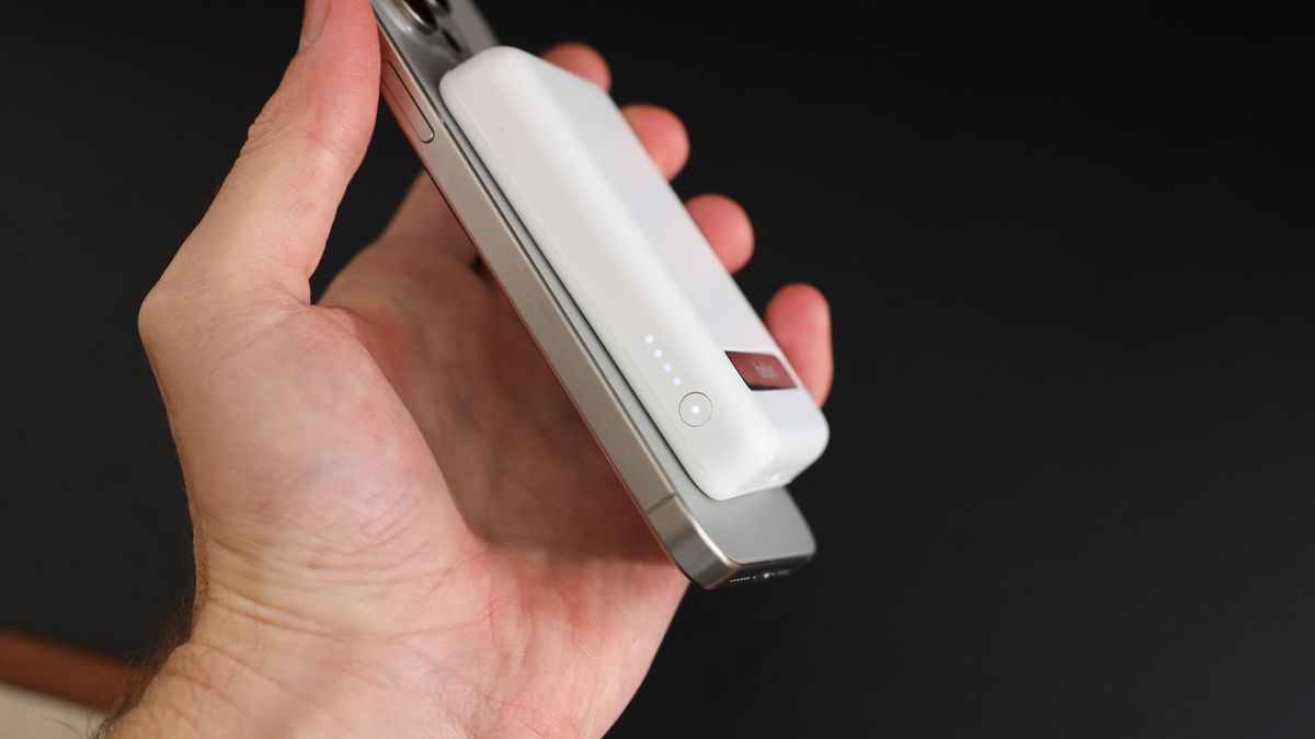 Belkin BoostCharge Wireless Power Bank 5K + Stand review a standup wireless charger