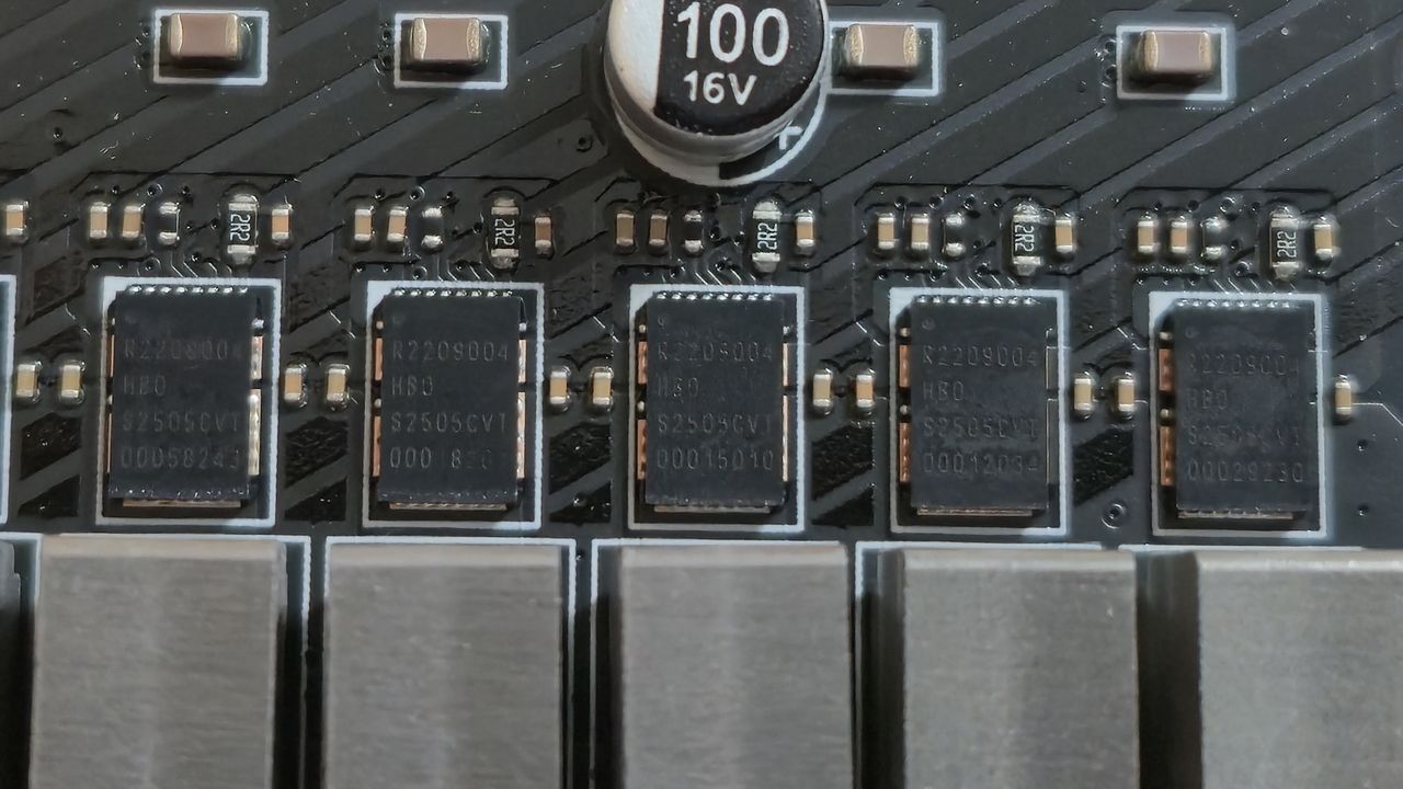MSI X870E Carbon Max Wifi - ICs