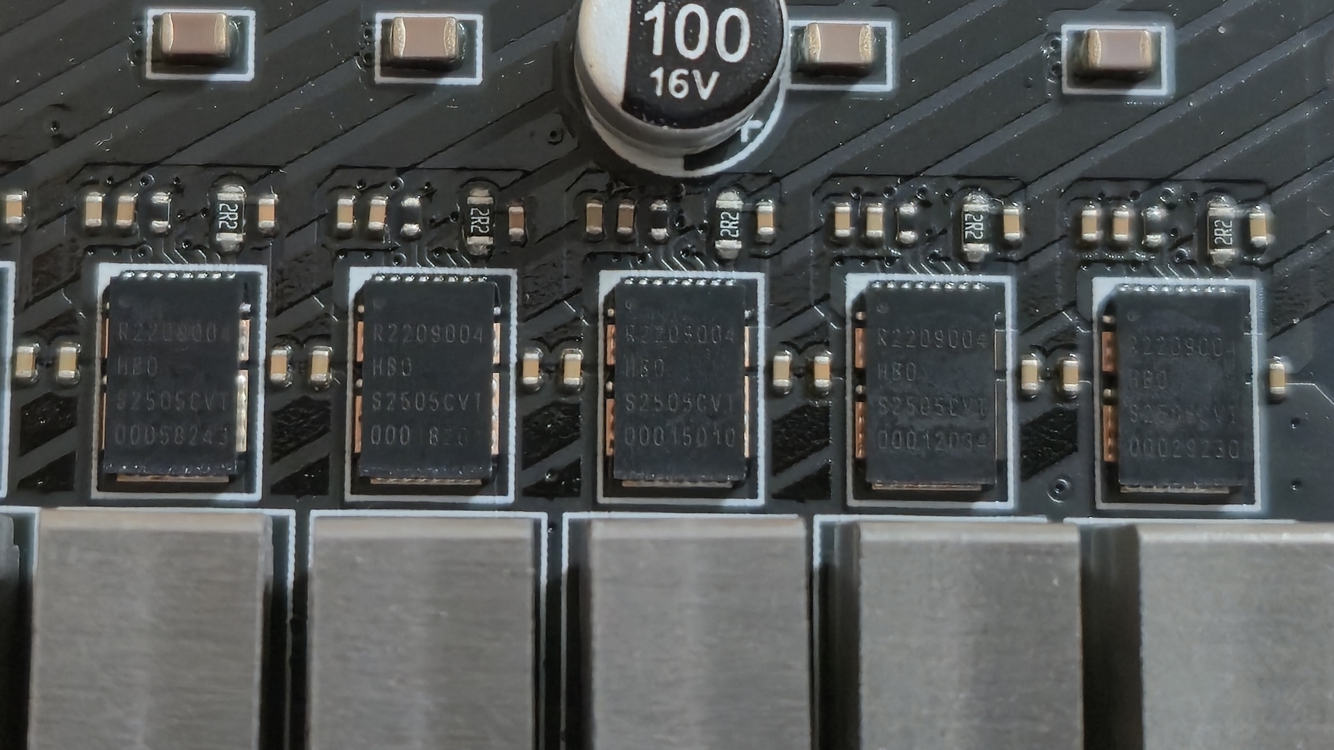 MSI X870E Carbon Max Wifi - ICs