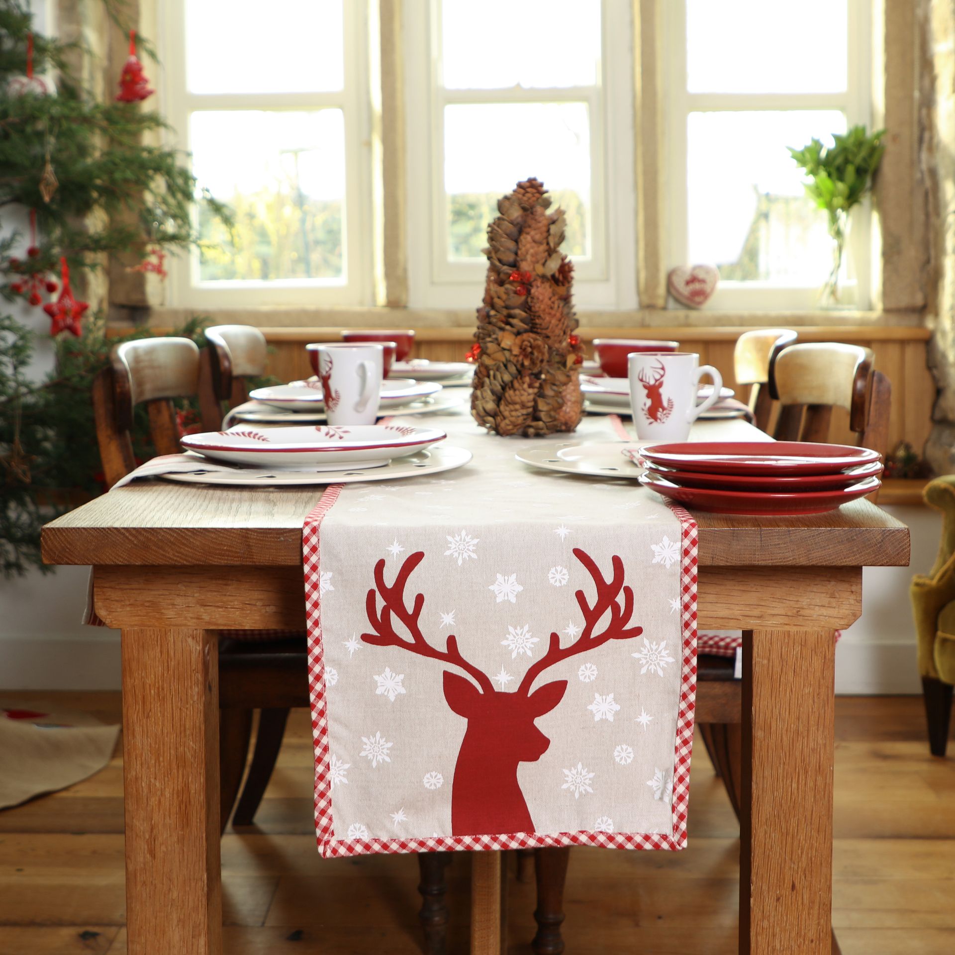Christmas table runners ??? Stylish ideas for festive tables | Real Homes