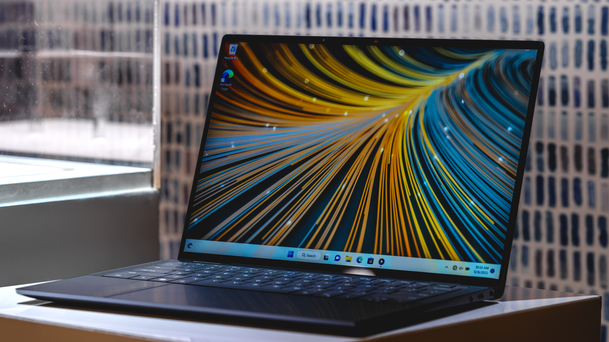 This new 2-in-1 Dell laptop broke tons of world records — here are its many 'firsts'