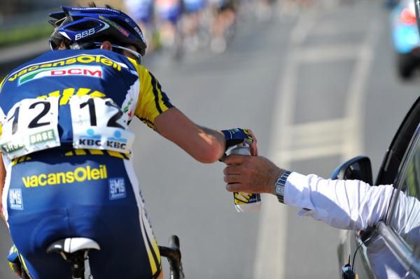 Thomas De Gendt (Vaconsoleil) takes a bidon
