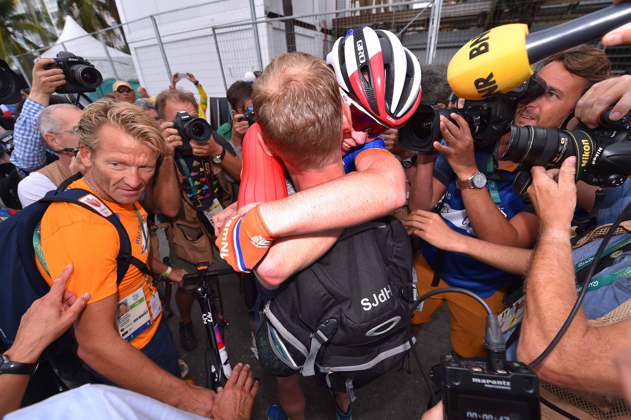 Hugs for gold medalist Anna van der Breggen (Netherlands)