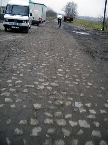 The new secteur is dedicated to Marc Madiot and will probably be cleaner than this for the race.