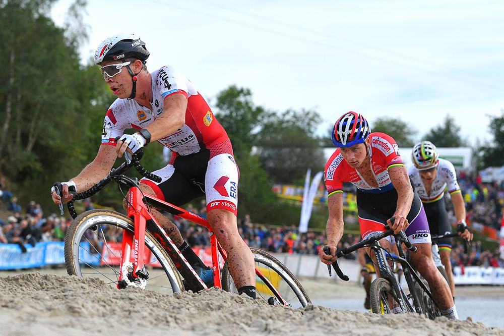 Laurens Sweeck leads Mathieu van der Poel