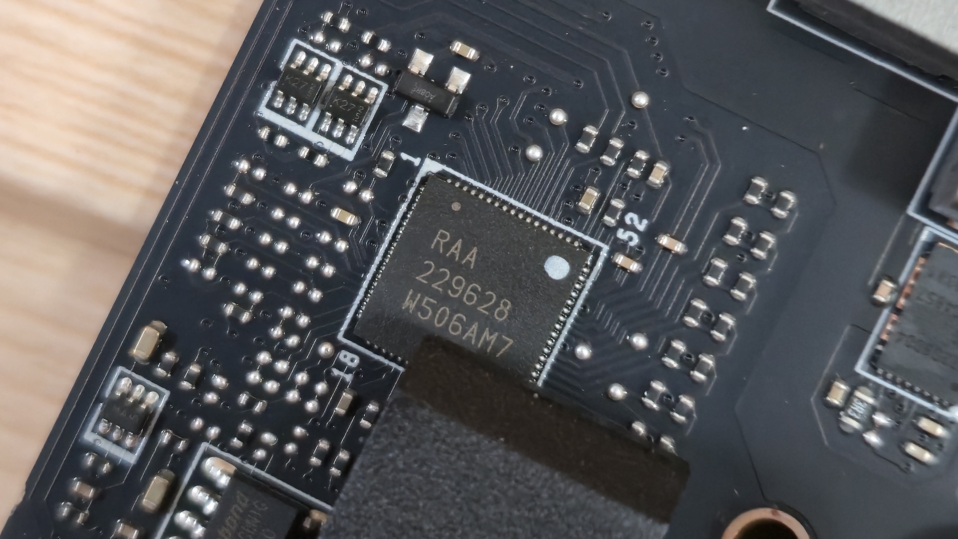 MSI X870E Godlike X - ICs