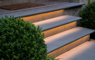 how to plan garden lighting: lighting under garden steps