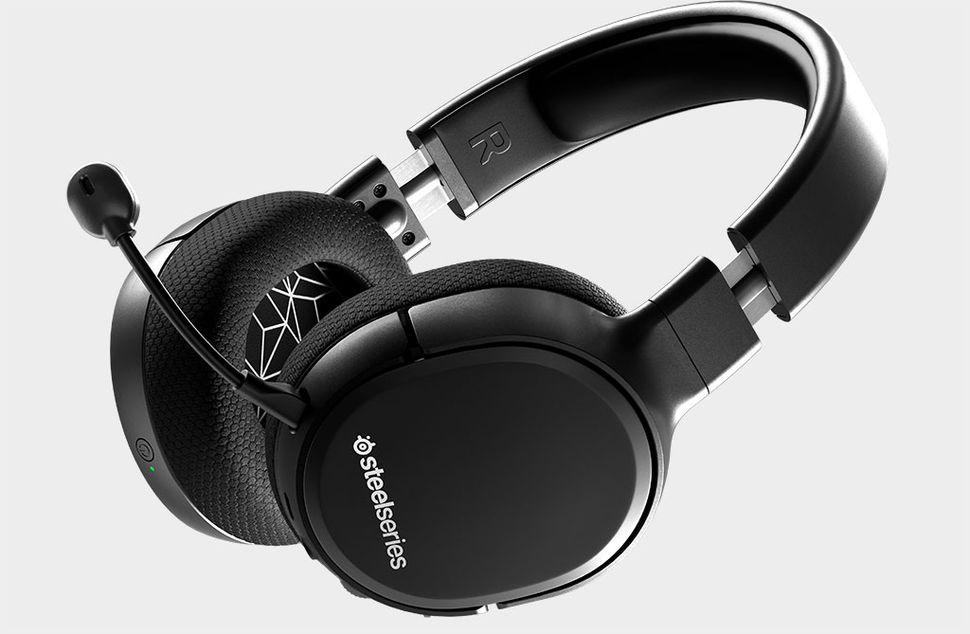 SteelSeries launches a 4in1 wireless headset for hopping between