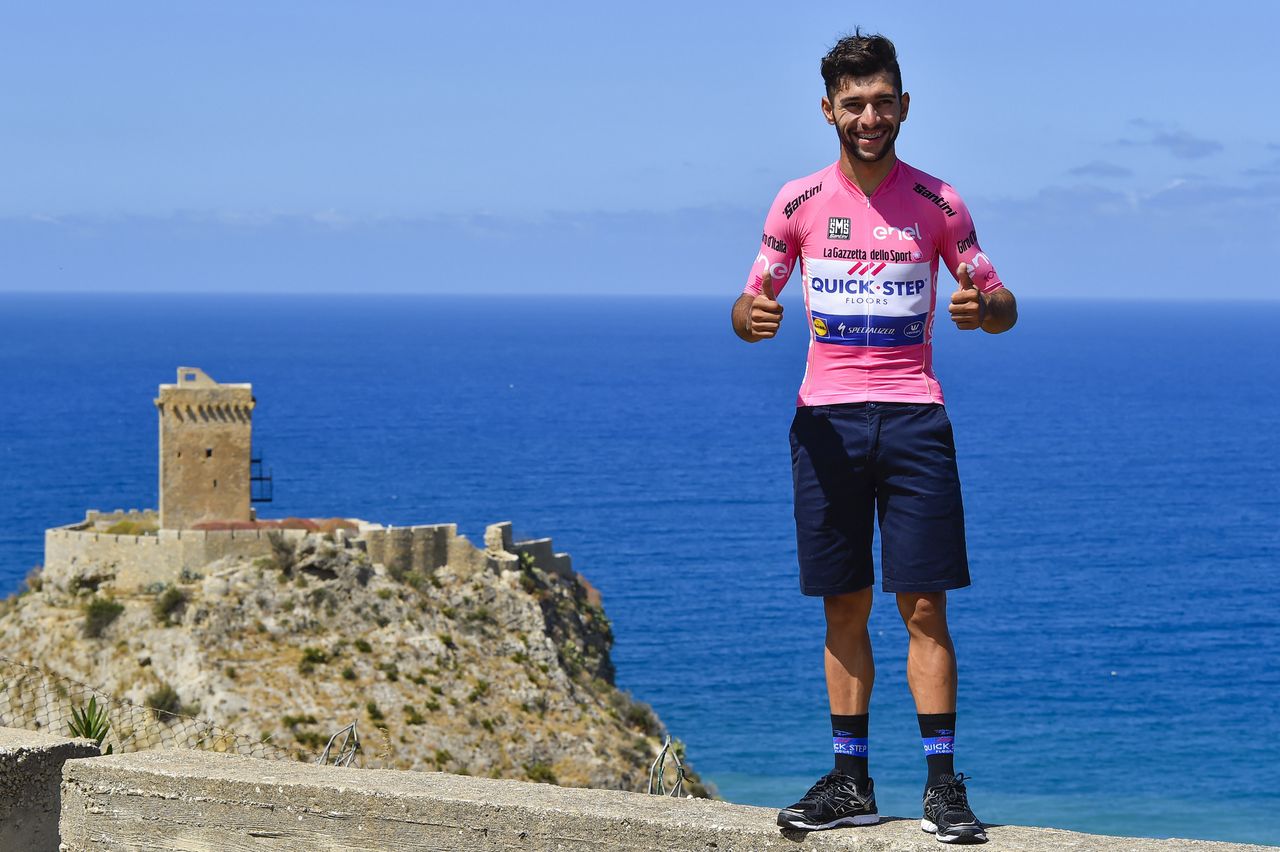 Fernando Gaviria (Quick-Step Floors) with the maglia rosa on the rest day