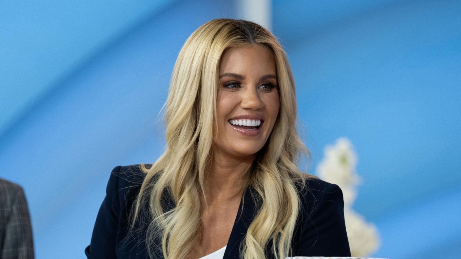 Shea McGee’s minimalist home bar offers clutter-free storage | Homes