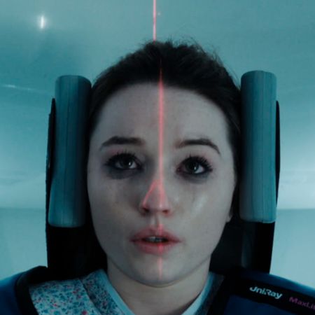 kaitlyn dever as belle getting a brain scan and looking upset in a still from the netflix show apple cider vinegar