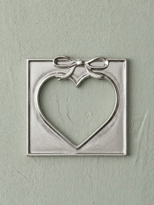 Sweetheart Bow Frame
