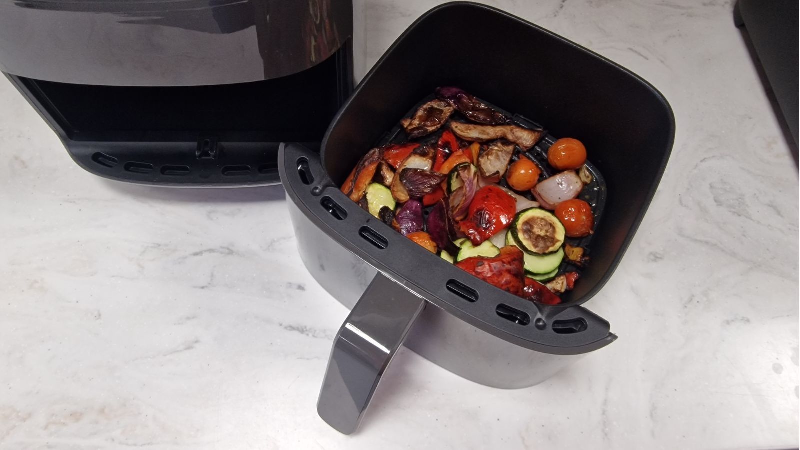 Instant Compact 3.8L Air Fryer