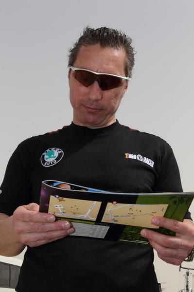 German National team Directeur Sportif, Thomas Liese, consults the race manual