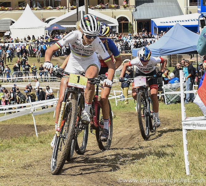 Jolanda Neff (Kross Racing Team) leads Pauline Ferrand-Pr&eacute;vot (Canyon Factory Racing XC) and Emily Batty (Trek Factory Racing XC)