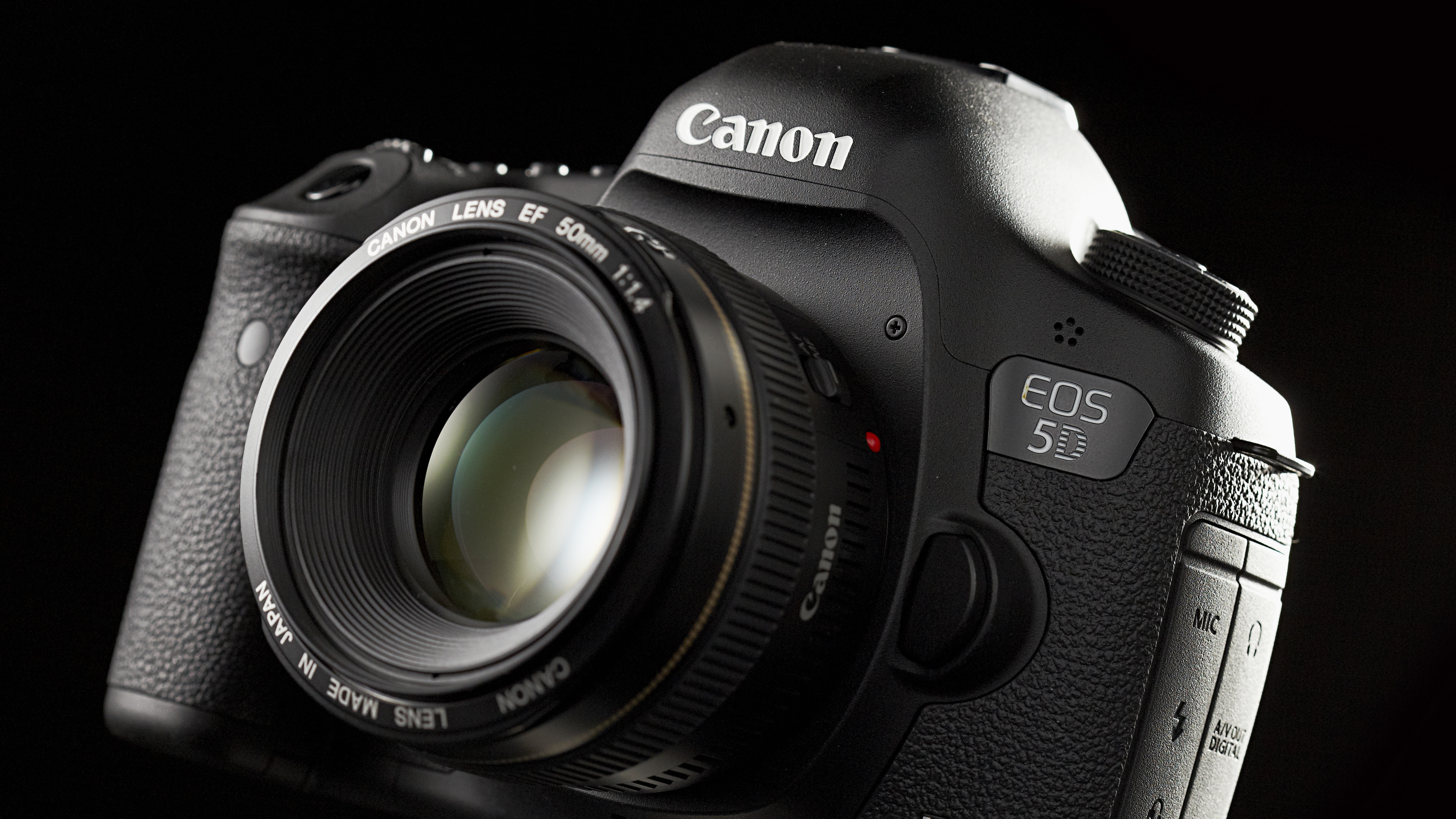 Canon EOS 5D III DSLR