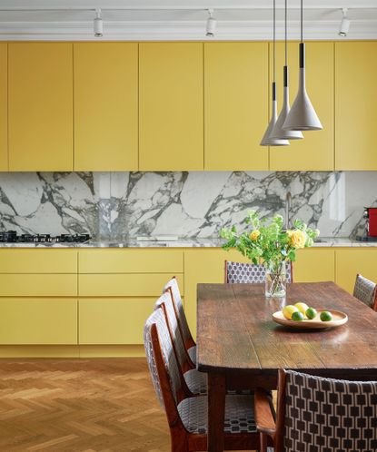 7 designer-approved colors that go with white marble | Livingetc