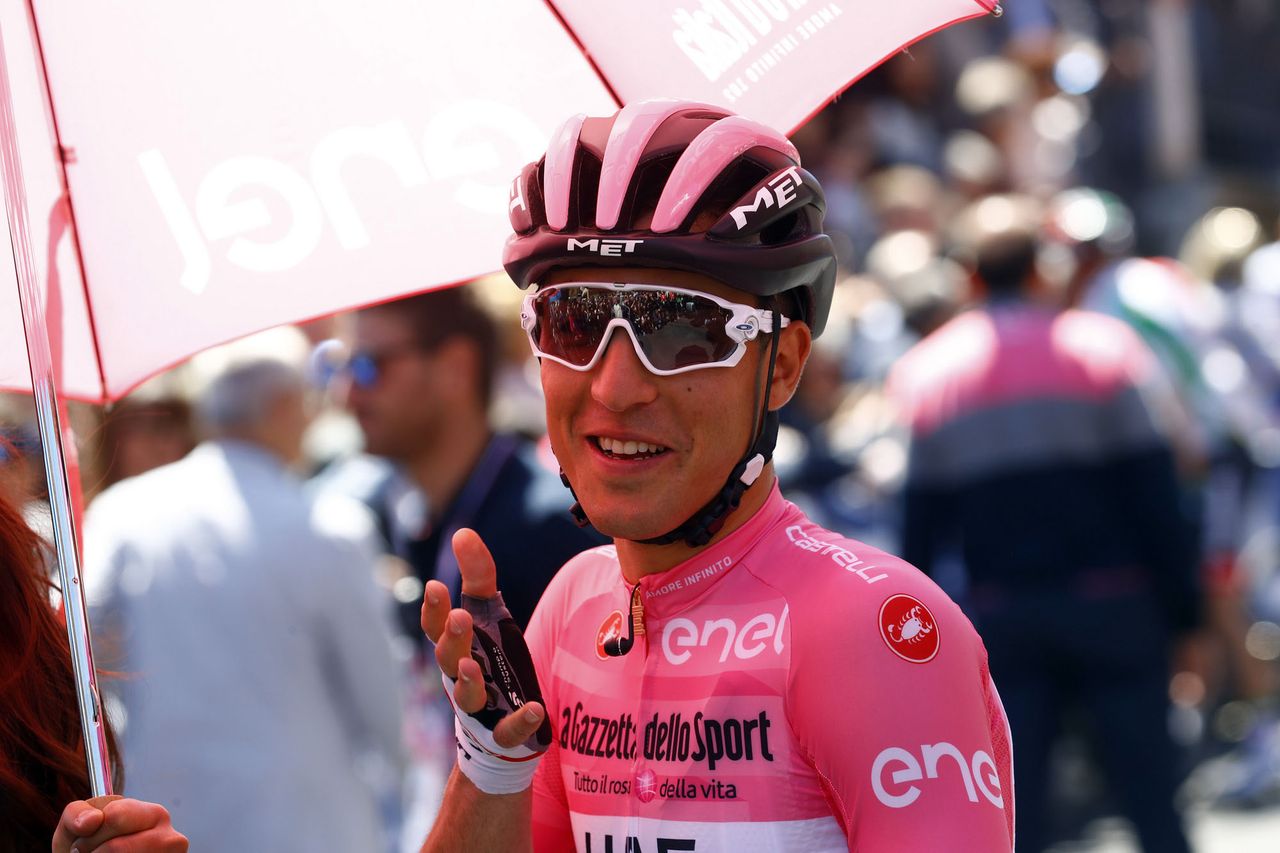 Valerio Conti (UAE Team Emirates) in the maglia rosa