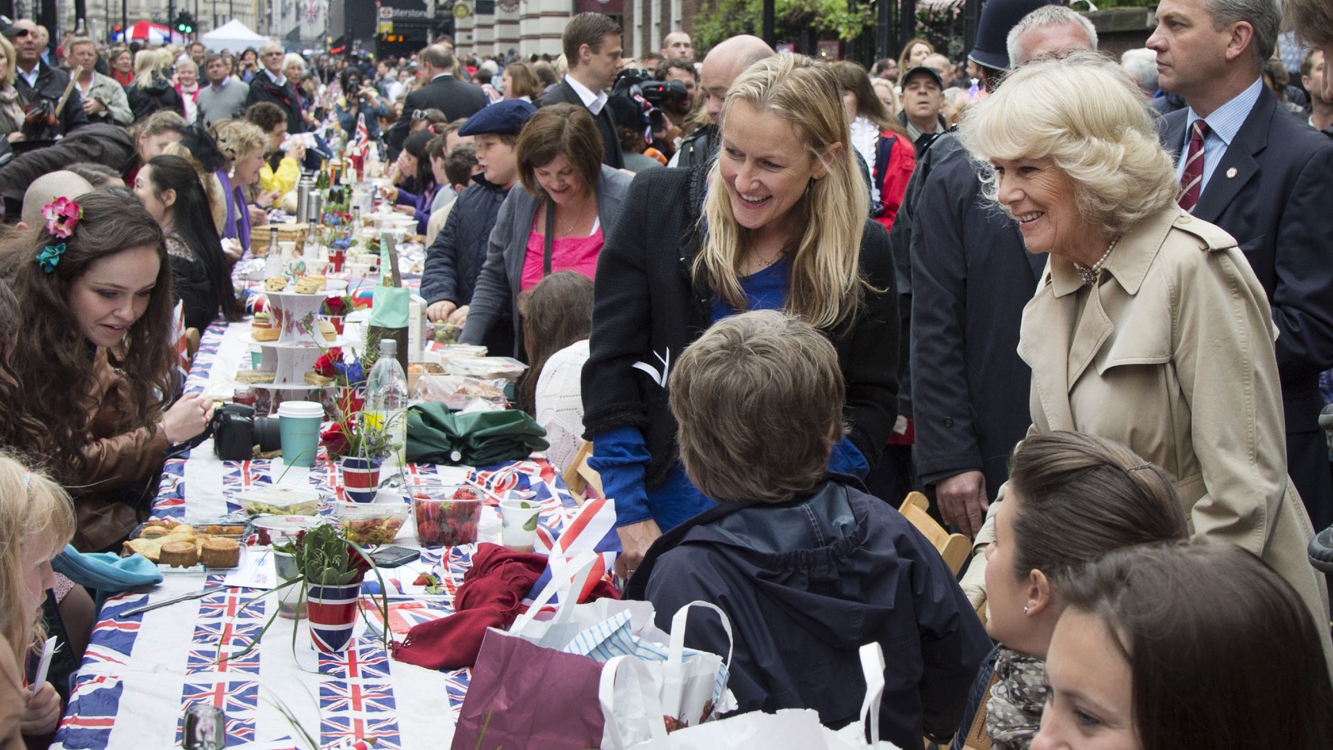 Camilla, vévodkyně z Cornwallu navštěvuje velký oběd v Picadilly