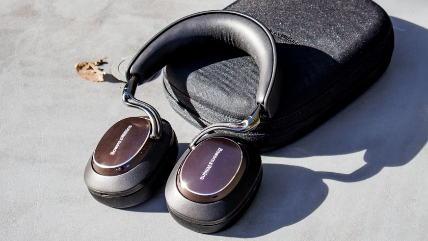 Bowers &amp; Wilkins PX8 S2