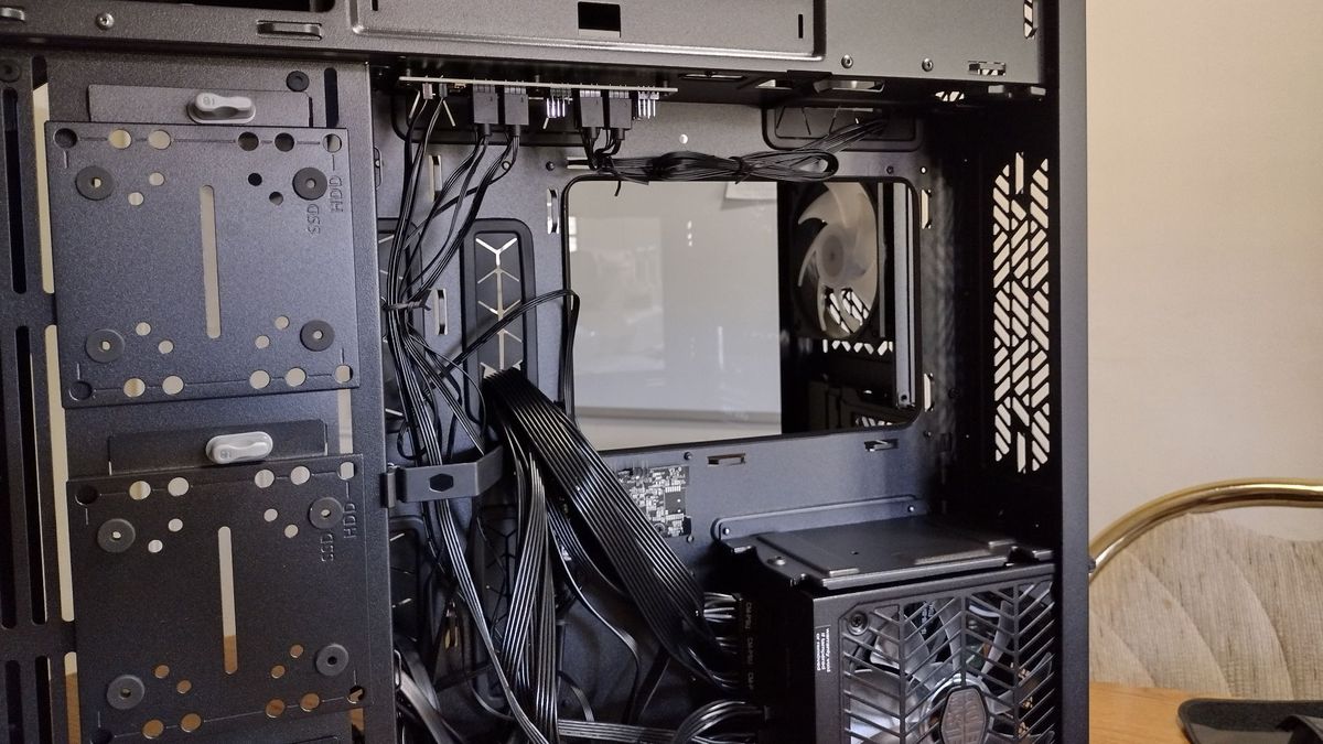 Hands-On: Cooler Master HAF 700 Berserker