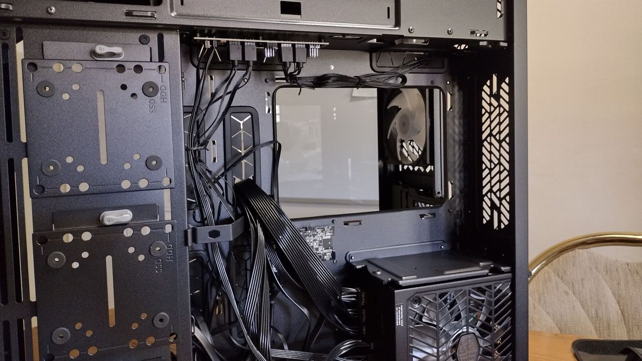Hands-On: Cooler Master HAF 700 Berserker