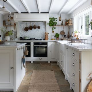 shaker kitchen in white