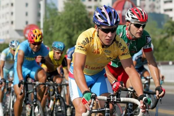 Boris Shpilevsky (Russia) rides comfortably in the pack.