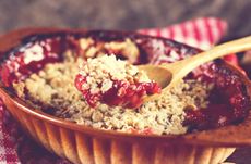 Slimming World's rhubarb and ginger crumble
