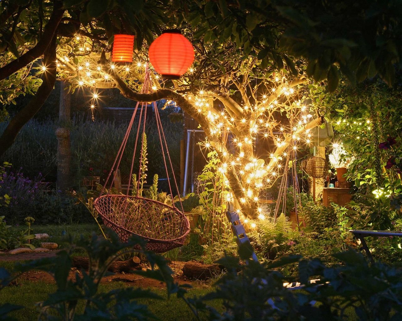 Outdoor string light ideas: 10 ways to create a sparkling garden ...