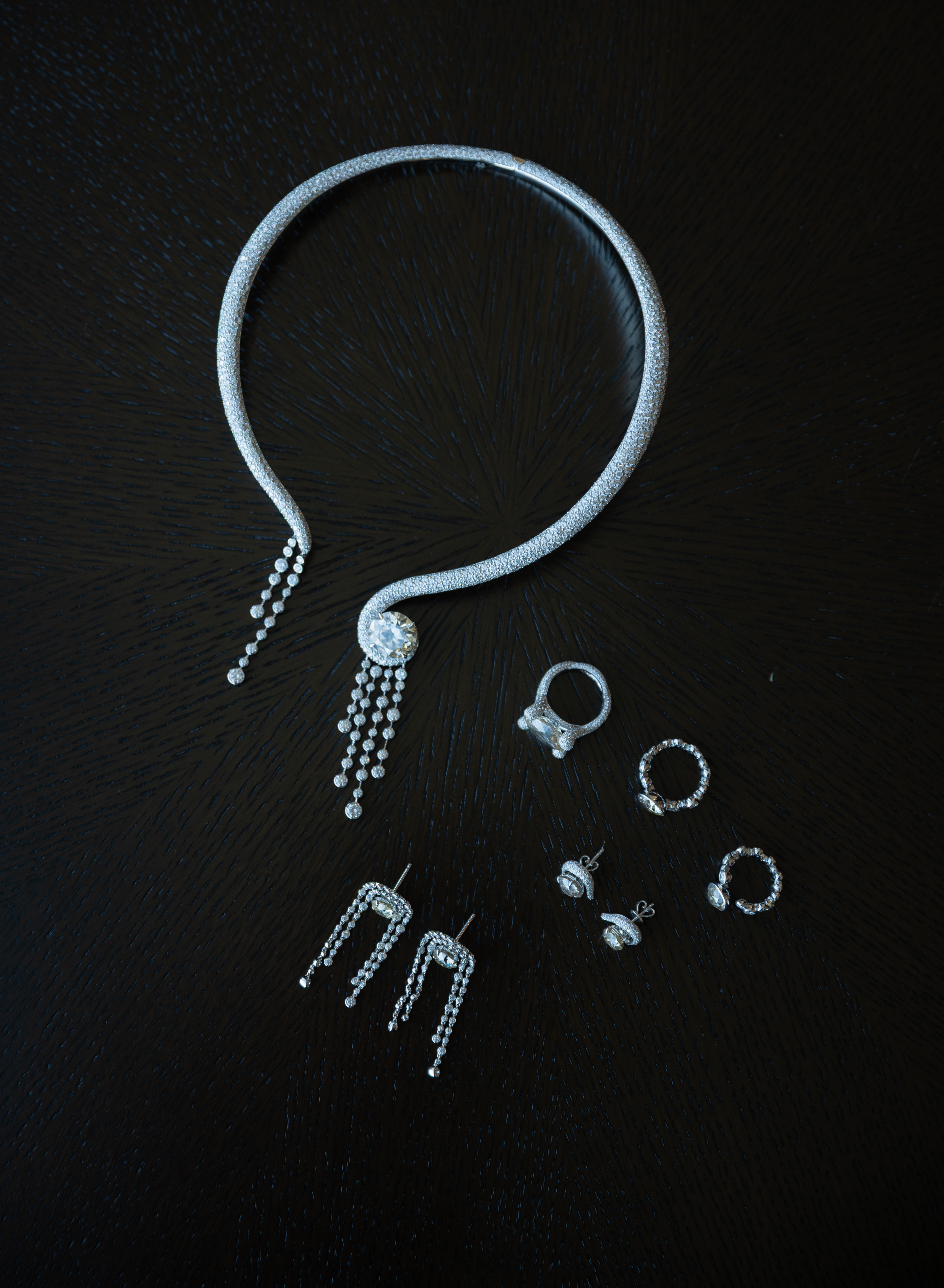 a close up of Kate Hudson's custom Actor Awards jewelry