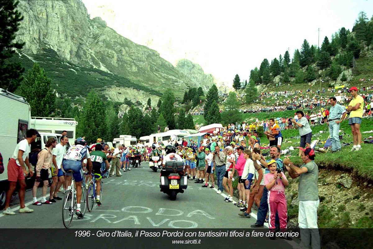 The tifosi on the Passo POrdoi during the 1996 Giro d'Italia