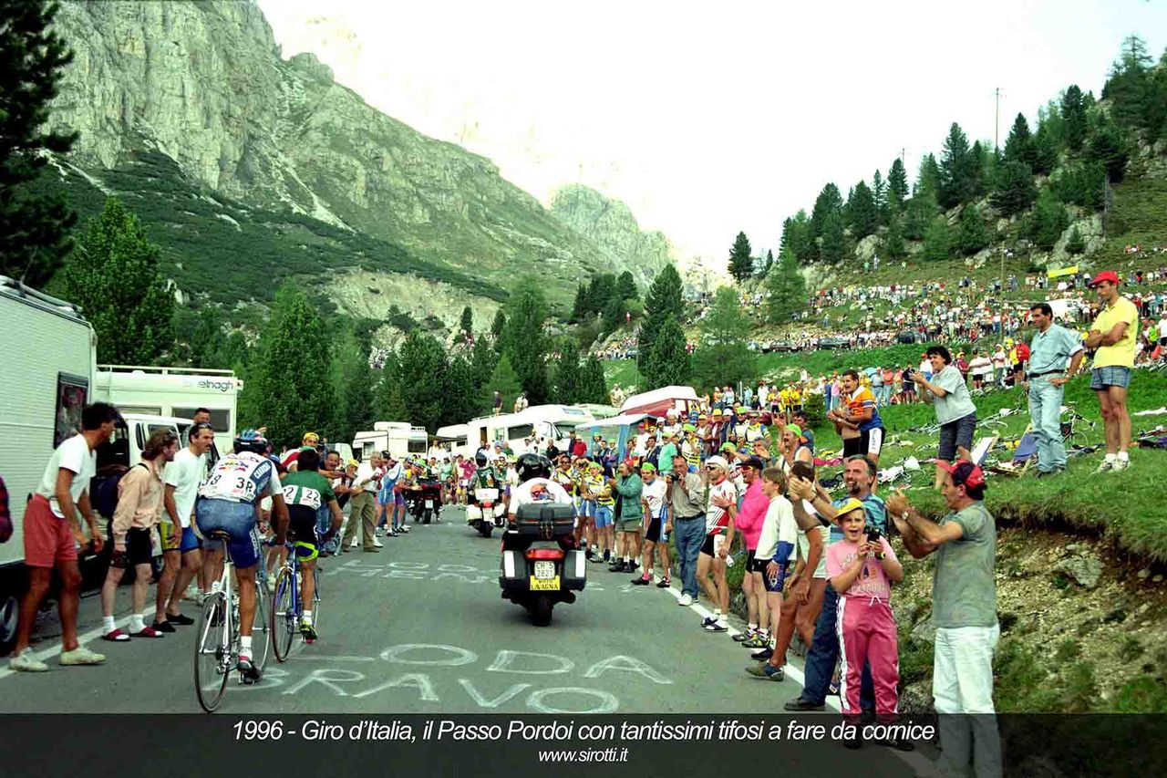 The tifosi on the Passo POrdoi during the 1996 Giro d'Italia