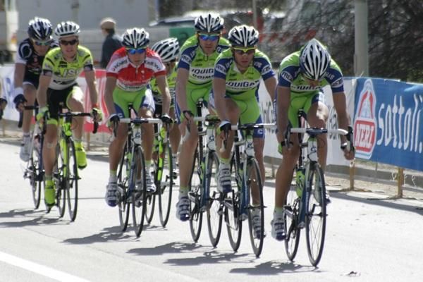 The Liquigas boys look after race leader Ivan Santaromita.