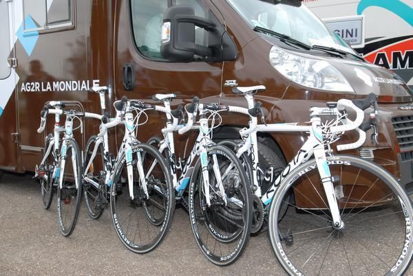 Ag2R-La Mondiale's Kuotas lined up before the start