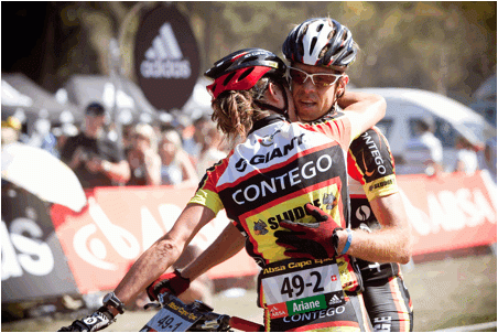 Ariane Kleinhans hugging her husband Erik, at the end of the 2011 Cape Epic prologue