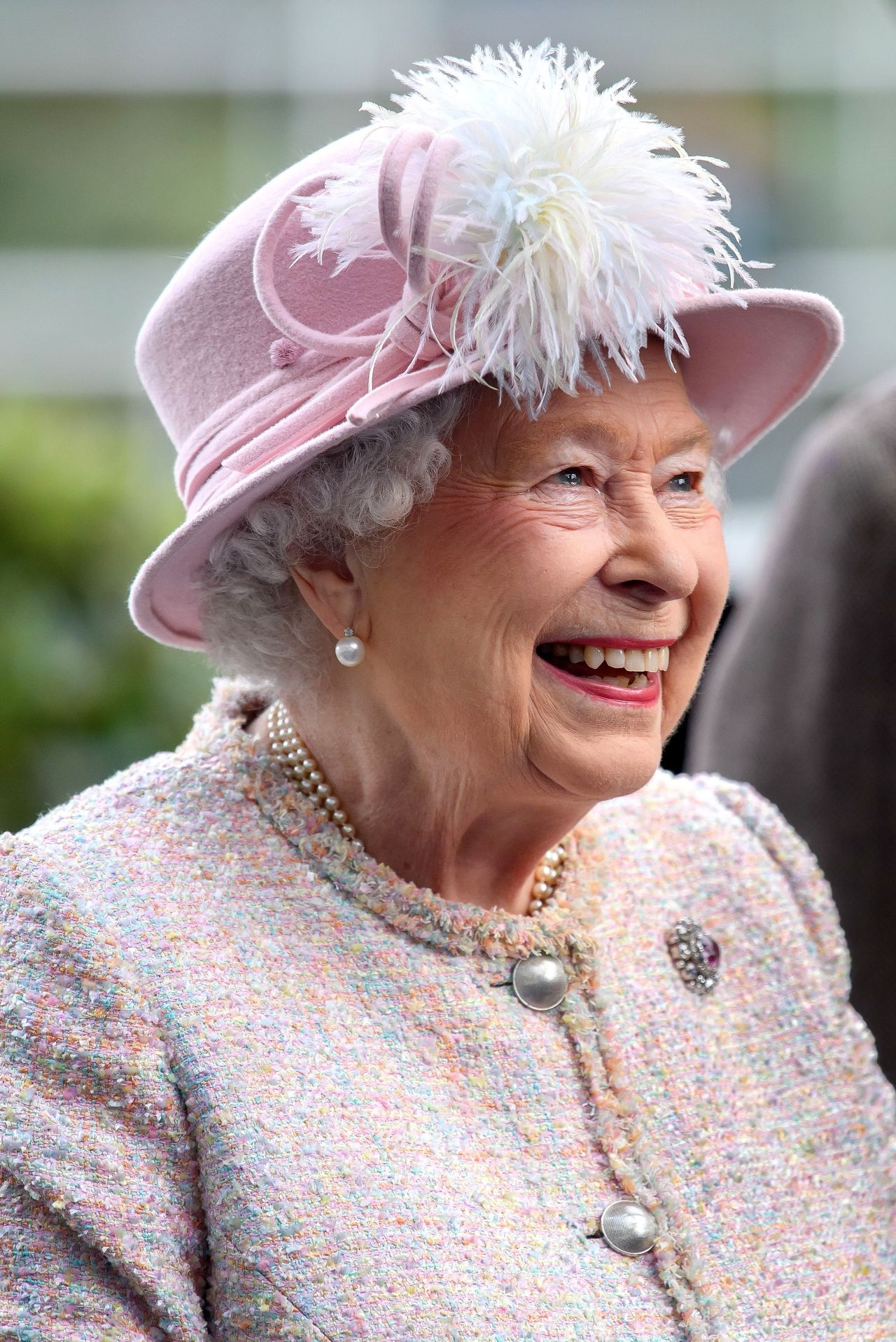 The Queen s Clever Fashion Hacks You ll Never Have Noticed Woman Home