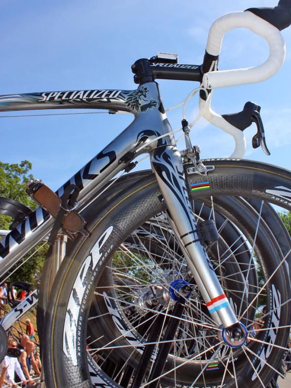 The giant 1 1/8"-to-1 1/2" tapered front end leaves lots of design room on Andy Schleck's custom painted bike.