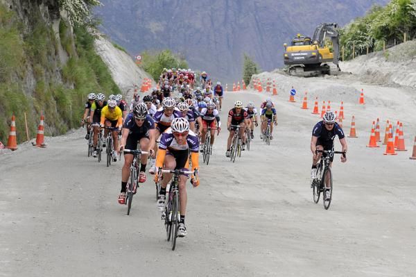 The peloton encounter road works before entering Frankton