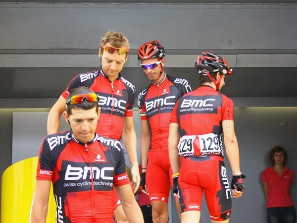 BMC arrives at the sign-in area en masse.