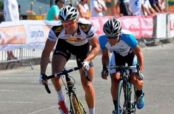 Caleb Ewen (NSWIS) shadows Kenny De Ketele (Topsport Vlaanderen- Mercator)
