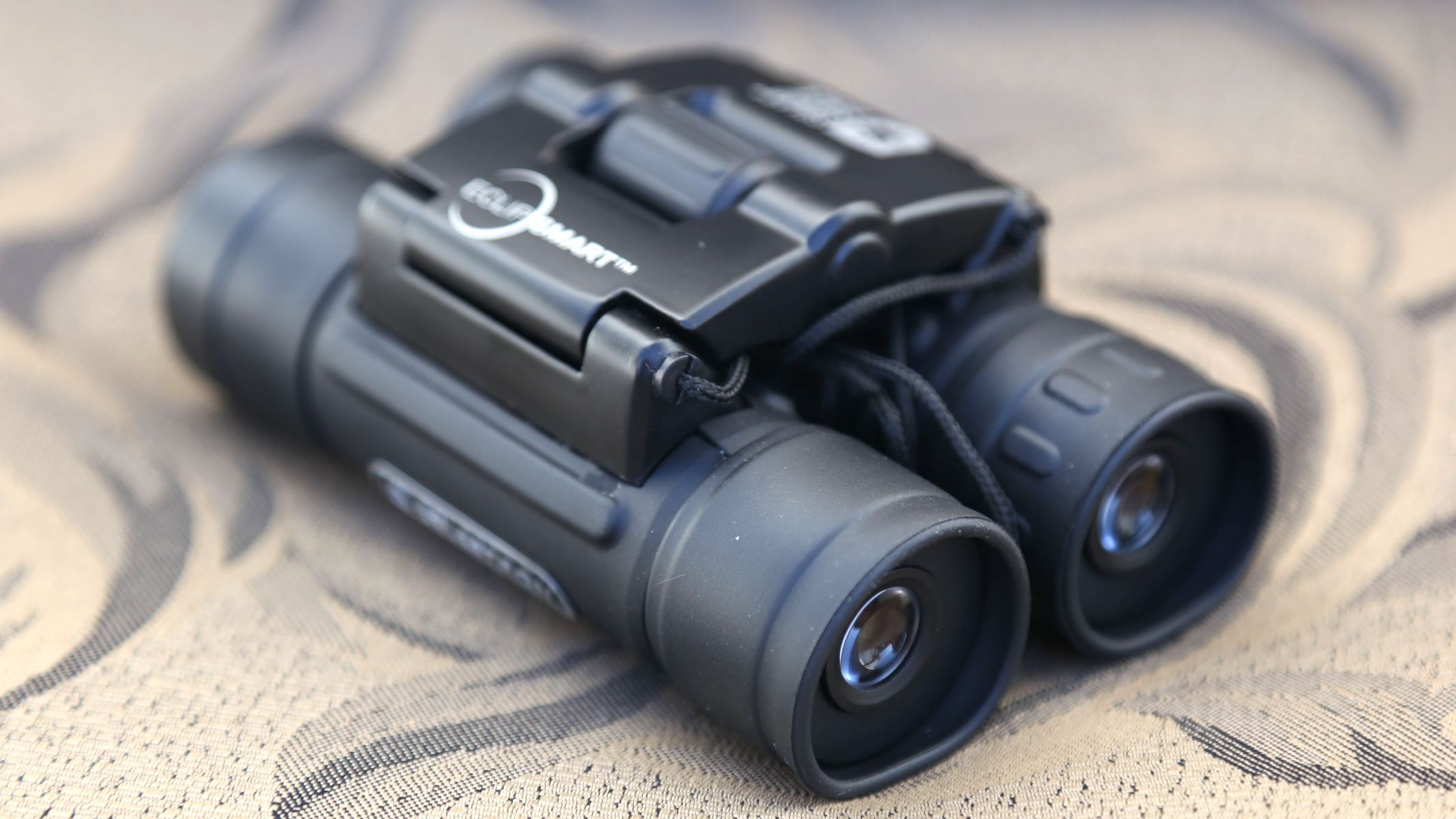 Review photo of the Celestron EclipSmart 10x25 Solar Binoculars