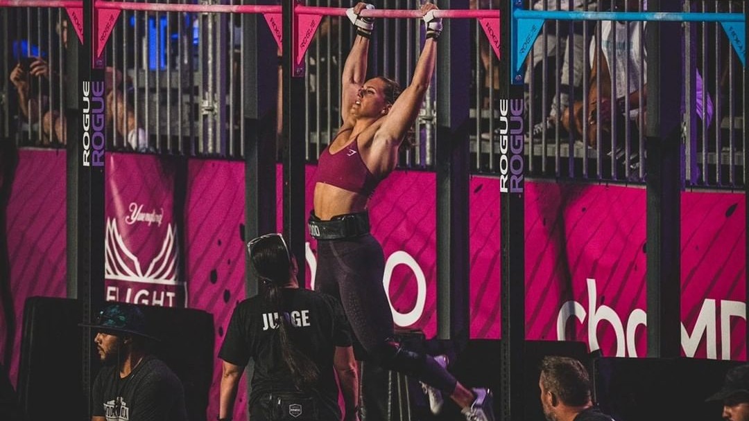 Aimee performs a pull in the CrossFit competition