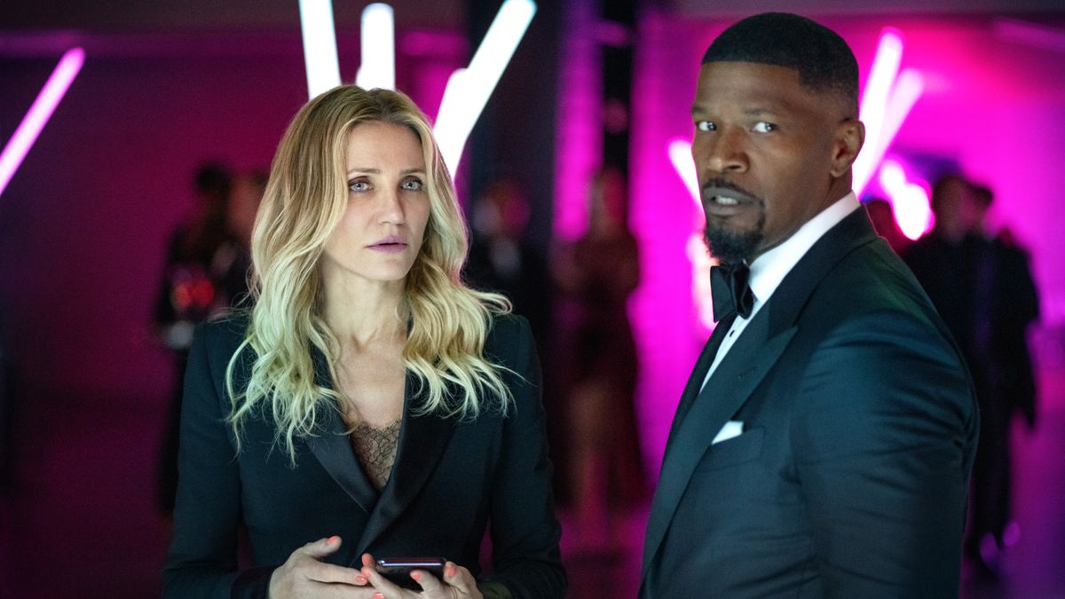 (L to R) Cameron Diaz as Emily and Jamie Foxx as Matt in &quot;Back In Action.&quot;