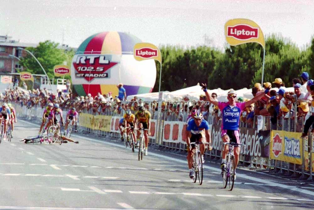 Jan Svorada wins after a late crash on stage 11 of the 1994 Giro, where he won three stages