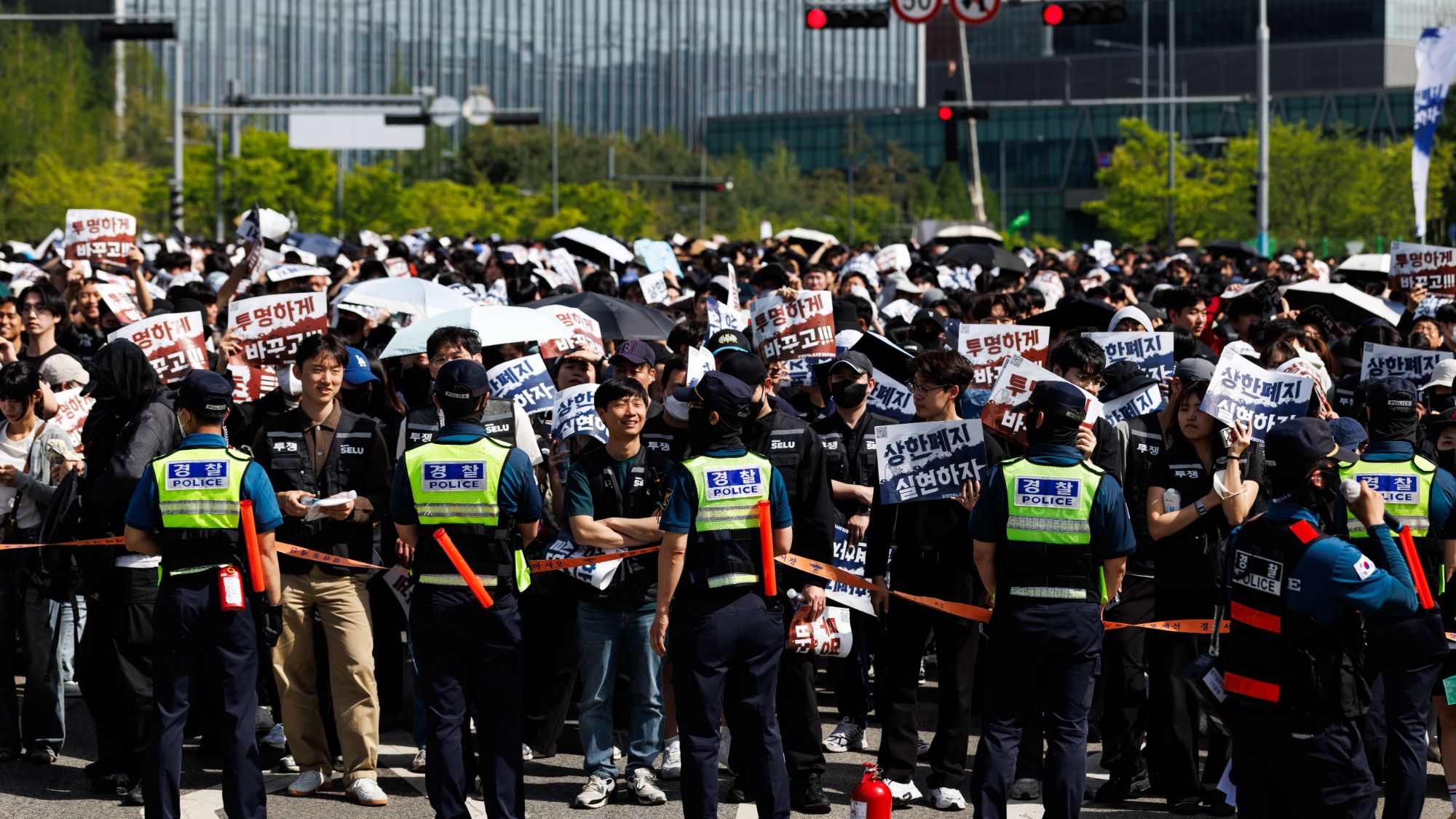 Samsung granted court injunction against imminent strike action in last-minute reprieve — talks resume as unions barred from occupying or locking facilities, obstructing workers