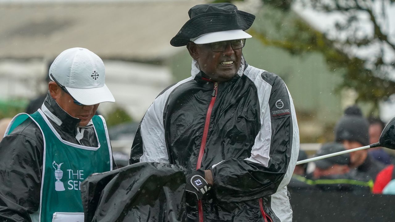 Vijay Singh in the rain